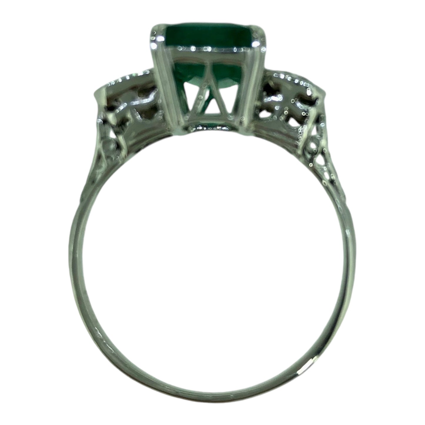 Emerald 18ct white gold ring