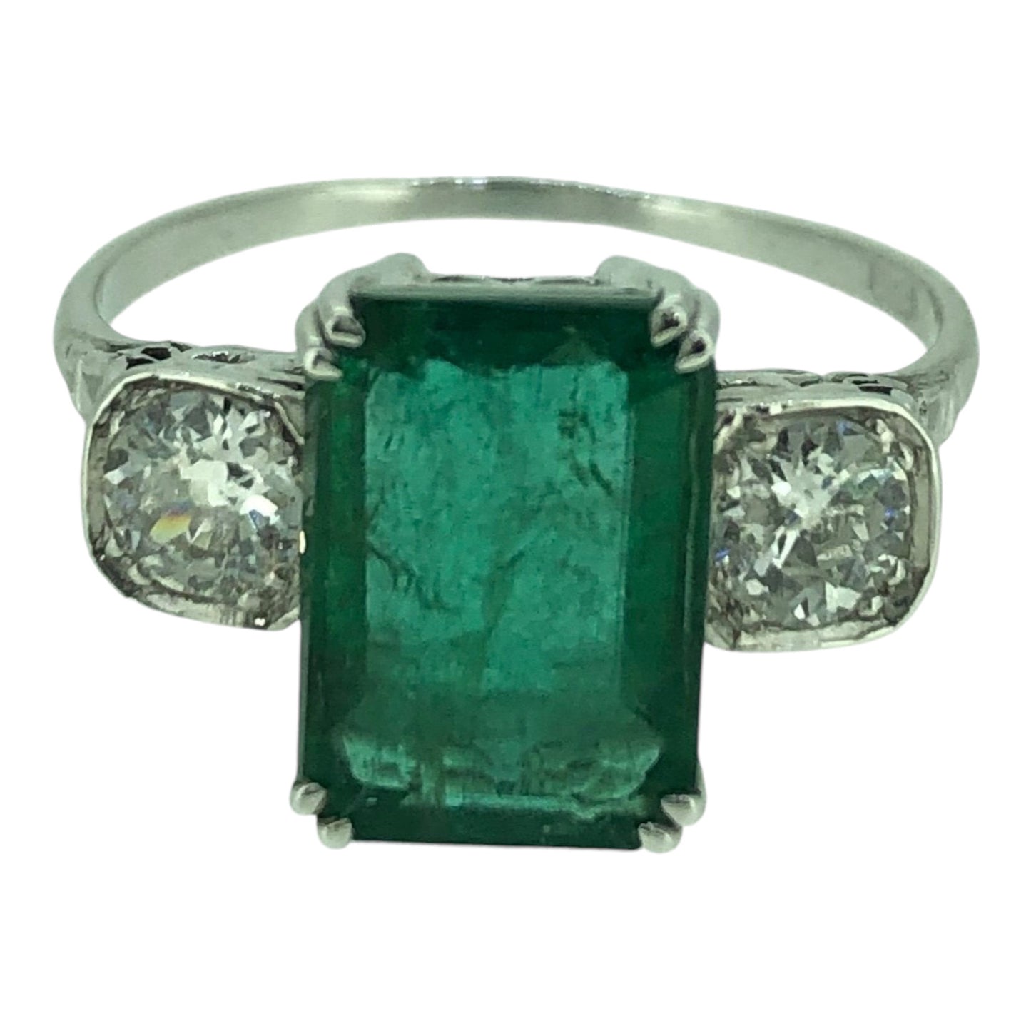 Emerald 18ct white gold ring