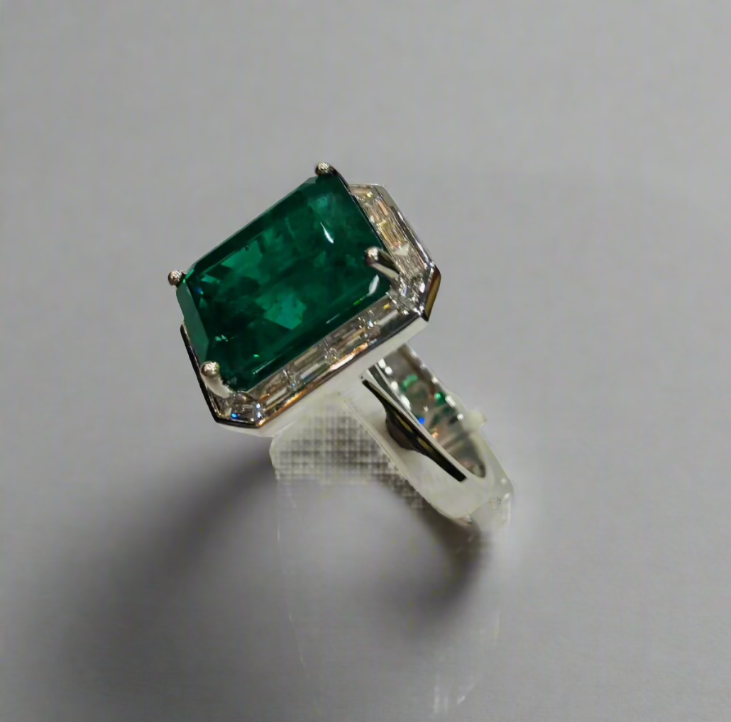 18 ct Emarald and Diamond Ring